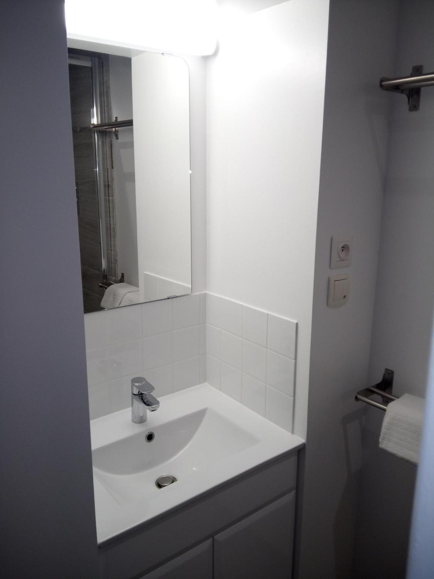 R & C - & Calm Apartment